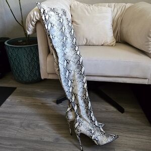 Steve Madden Over-the-Knee Snakeskin Print Boots – Size 7🖤 Brand New